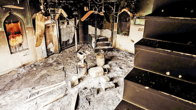 Yakılan camiler: Masjid Maula Baksh, Babri Masjid, Chand, Jamia Arabia Madinatul Uloom.