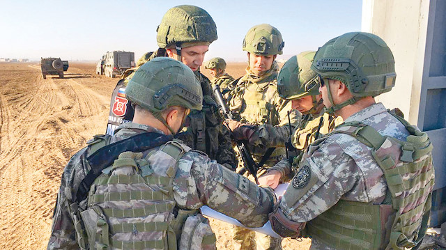 Türk ve Rus askerleri, geçtiğimiz kasım ayında Fırat’ın doğusunda ortak çalışmalar icra etmişti.