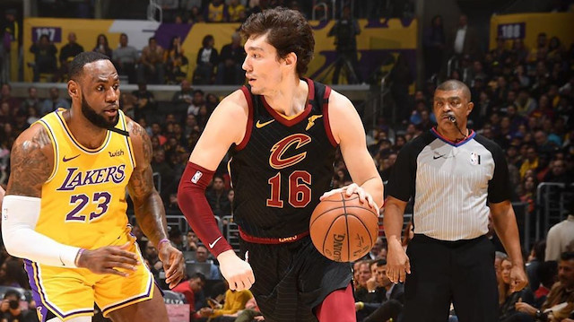 Cedi Osman ve LeBron James karşı karşıya