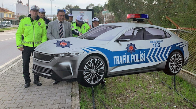 'Türkiye'nin Otomobili' maket trafik polis aracı oldu.
