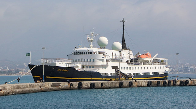 Sezonun ilk kruvaziyer gemisi Alanya'da demirledi. 