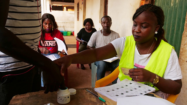 File photo: A polling agent helps a voter to put ink on his finger during the second round of Guinea Bissau's presidential election in Bissau, Guinea-Bissau December 29, 2019