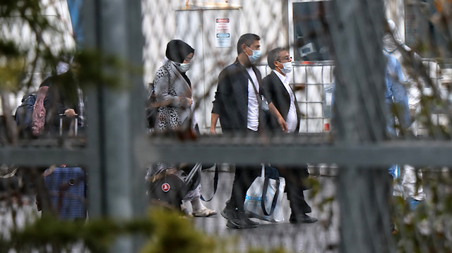 Bir kaç bin Türk yarın uçaklarla Türkiye'ye gelecek.