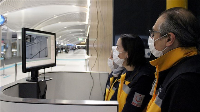 Umre seyahatinden dönen yolculara İstanbul Havalimanı'nda sağlık taraması yapıldı. 