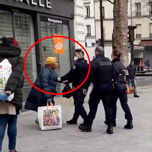 Karantinayı umursamayan kadın polisin yüzüne öksürdü