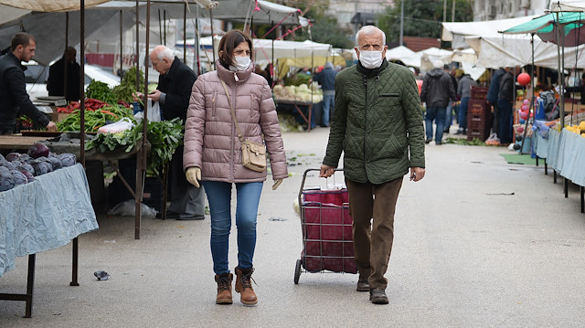 Koronavirüs nedeniyle pazarda müşteri kalmadı. 