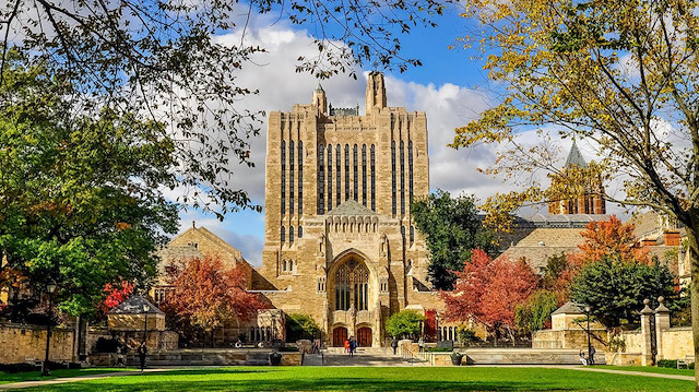 ABD'nin üçüncü en eski üniversitesi ve en prestijli okullarından biri olan Yale Üniversitesi. 