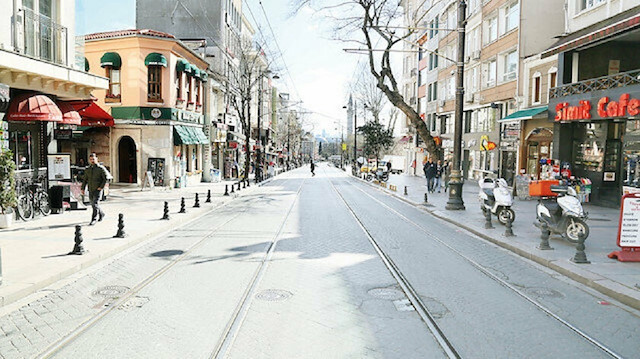 شوارع اسطنبول فارغة خوفاً من انتشار فيروس كورونا.