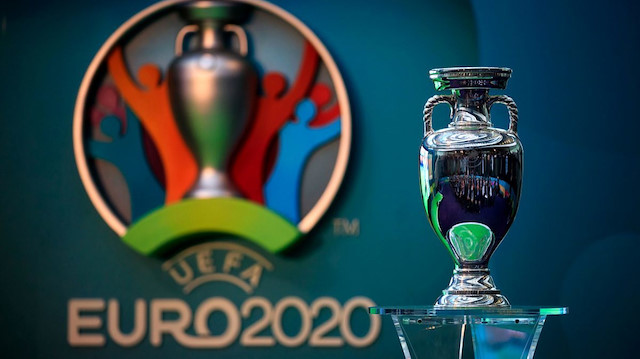 Koronavirüs tehlikesi nedeniyle EURO 2020, 2021 yılına ertelenirken; Şampiyonlar Ligi ve Avrupa Ligi askıya alındı.