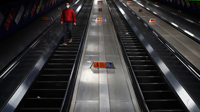 Londra'da koronavirüsle mücadele kapsamında metro hatları kısmen kapatıldı.