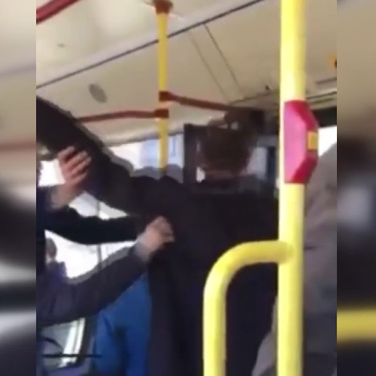 Ukrayna’da öksüren yolcuyu döverek minibüsten attılar