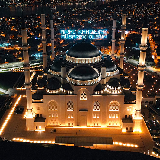 Miraç Kandilinde camiler boş kaldı: Dualar evlerden yükseldi
