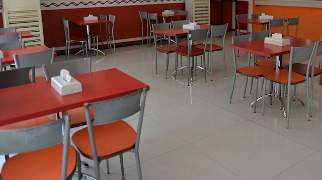 Yeni düzenlemeye göre, restoranlarda masalar arası mesafe 1 metreden az olmayacak.