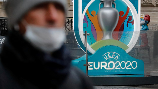 EURO 2020, koronavirüs salgını nedeniyle 2021 yılına ertelendi.