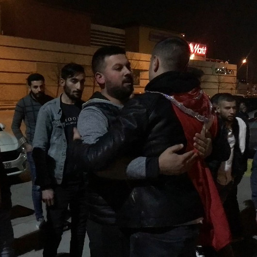 Yasağa rağmen asker uğurlaması otogar dışında devam ettiler: Skandala polis müdahale etti