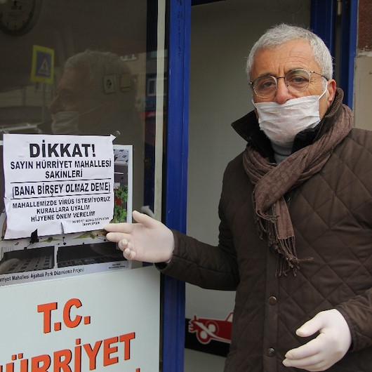 Mahalleyi virüsten korumak isteyen muhtar: Bana bir şey olmaz deme