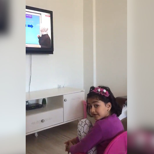 Bingöllü Erva Nurun uzaktan eğitime ilk tepkisi: Bizi duyuyor mu?