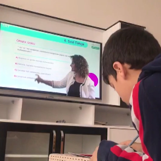 Öğrenciler uzaktan eğitimle ders başı yaptı