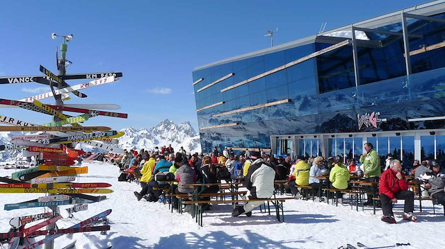 Ischgl kayak merkezine giden turistlerin, ülkelerine koronavirüs taşıdıkları belirtiliyor