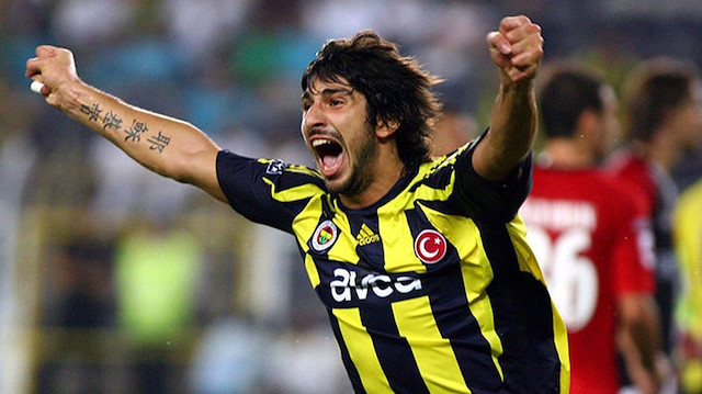 Futbola Fenerbahçe altyapısından başlayan Can Arat, A Milli Takım formasını 9 kez giydi.