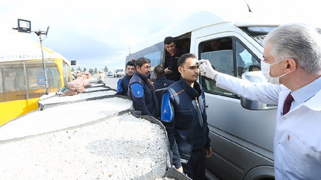 Gaziantep şehir girişinde doktorlar eşliğinde vatandaşların muayenesine başlandı. 