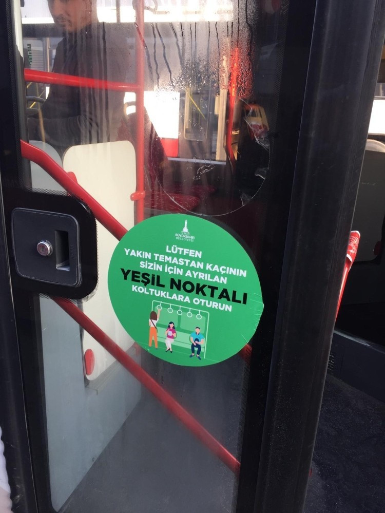 Arkadakiler ise çaprazdaki koltuklara oturabilecek.