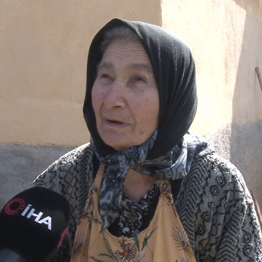 Dün üzüm olunca da gelin diyerek vatandaşları güldüren çift bugün duygulandırdı