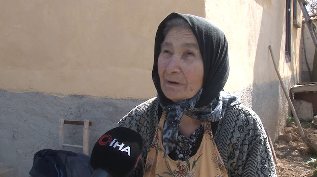 Dün 'üzüm olunca da gelin' diyerek vatandaşları güldüren çift bugün duygulandırdı