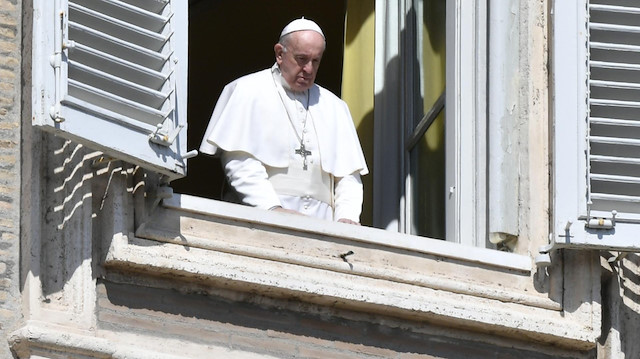 Papa'ya daha önce yapılan koronavirüs testi sonucu negatif çıkmıştı.