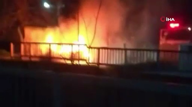 Otomobil alev alev yandı