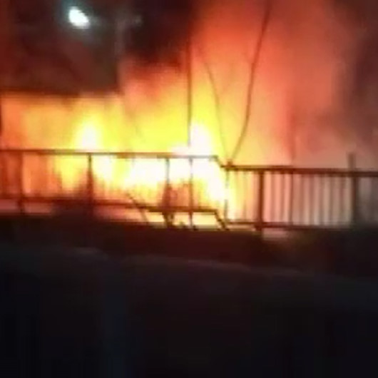 Otomobil alev alev yandı