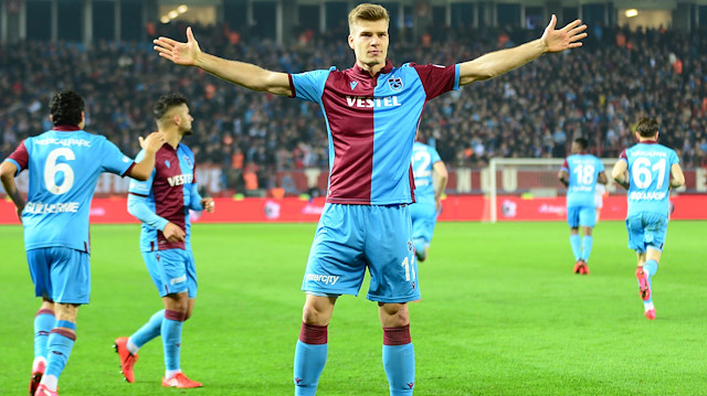 Süper Lig'de 19 kez fileleri havalandıran Sörloth, gol krallığı yarışında zirvede yer alıyor.