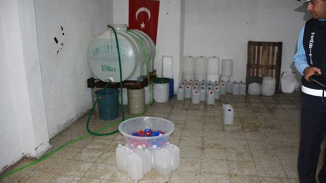Ankara Keçiören'de 3 tona yakın kaçak dezenfektan ele geçirildi.