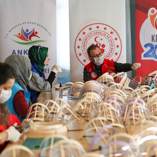 Spor Bakanlığına bağlı Gençlik Merkezlerinde korumalı maske üretimi