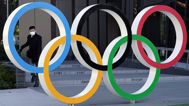 Uluslararası Olimpiyat Komitesi (IOC) 2020 Tokyo Olimpiyat Oyunları'nın 1 yıl ertelendiğini açıklamıştı.