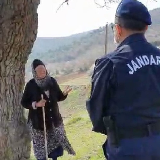 Ana, niye dışarı çıkıyorsun be!