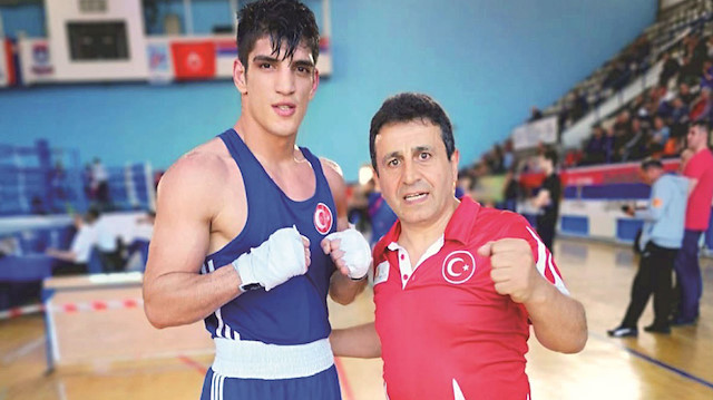 Milli boksör Serhat Güler, 10 gün hastanede kaldıktan sonra yeniden Kovid-19 testi yaptırdı. İngiltere’den döndüğünde ‘pozitif’ çıkan test, gördüğü tedavinin ardından ‘negatif’e dönüştü.