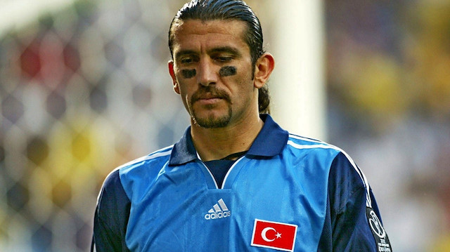 Eski milli kaleci Rüştü Reçber, kariyerinde Fenerbahçe, Beşiktaş ve Barcelona formaları giymişti.