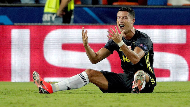Ronaldo gördüğü kırmızı kart sonrasında gözyaşlarına boğulmuştu.