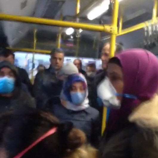 Ankarada şehir içi otobüste fazla yolcu taşınmasına tepki