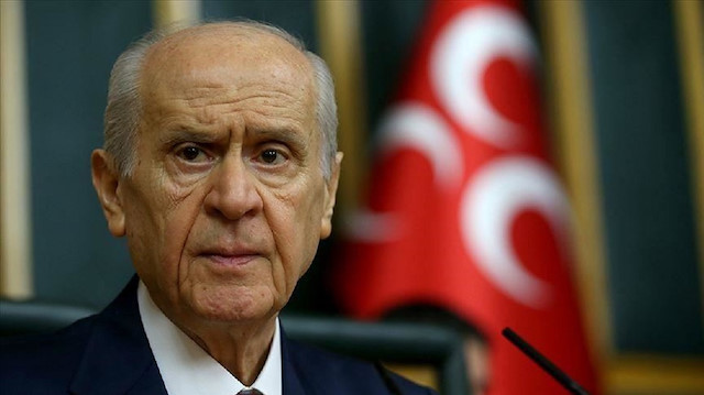 تركيا.. زعيم "الحركة القومية" يشارك في حملة دعم متضرري كورونا