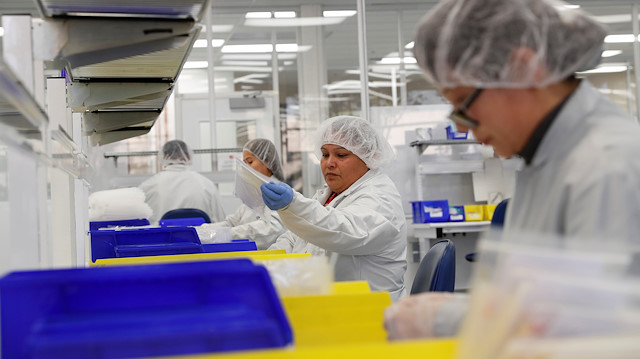 File photo: Technicians assemble coronavirus test kits at Evolve manufacturing facility, where they will be manufacturing ventilators, in Fremont, California, U.S. March 26, 2020. Picture taken March 26, 2020