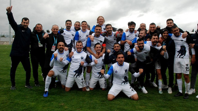 Bursa temsilcisi, 28 maçta 64 puan toplayarak en yakın rakibinin 19 puan önünde zirvede yer alıyor.