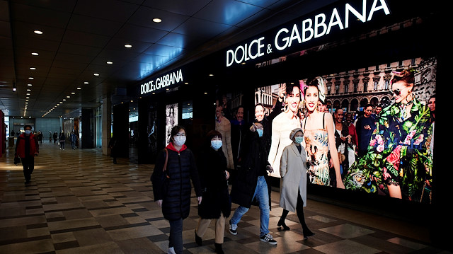 People wearing face masks walk past a Dolce & Gabbana store at a shopping mall in Wuhan, Hubei province, the epicentre of China's coronavirus disease (COVID-19) outbreak, March 30, 2020. REUTERS/Aly Song

