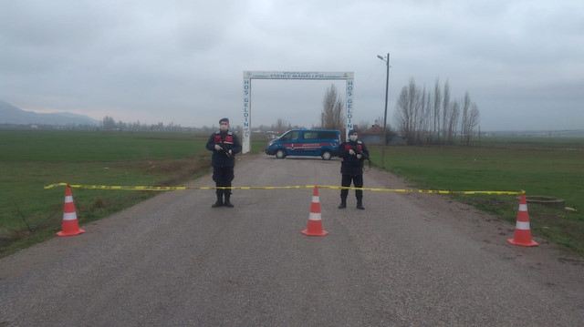 Jandarma ekipleri giriş-çıkışları durdurdu. 