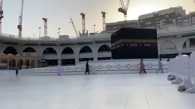 Kabe’de tavaf yeniden başladı