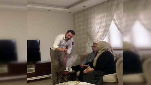 Cep telefonundan canlı bağlantıyla oğluna kız istedi