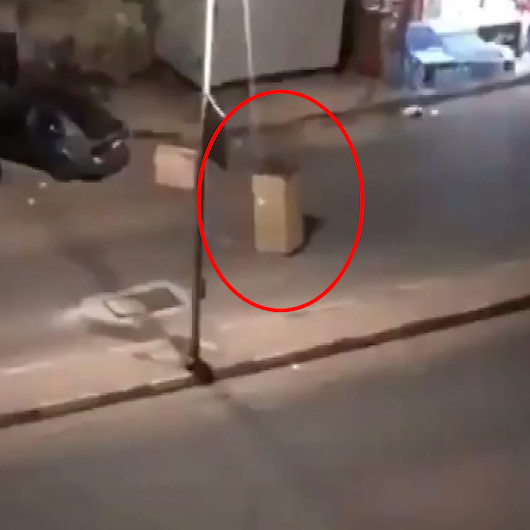 Karantina yasağına takılmamak için karton kılığına girdi