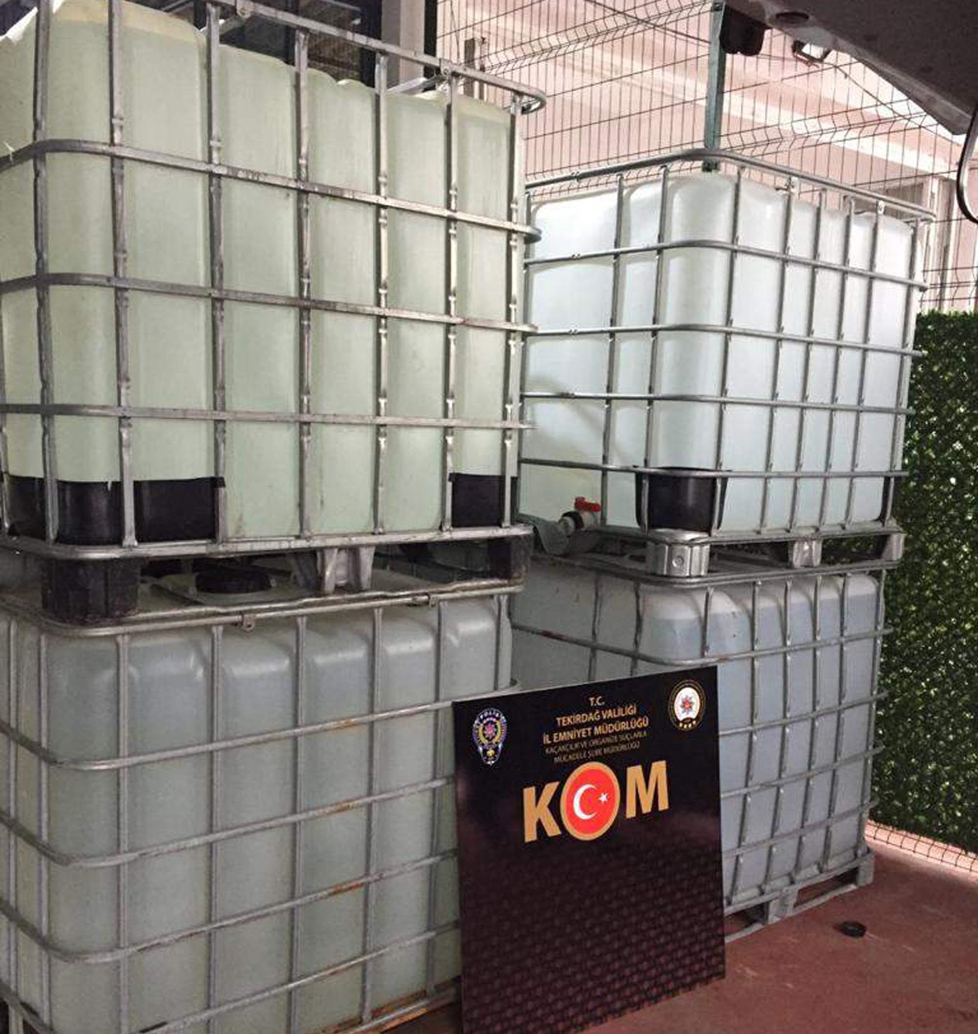 Kaçak üretilen 12 bin 400 litre etil alkol ele geçirildi.