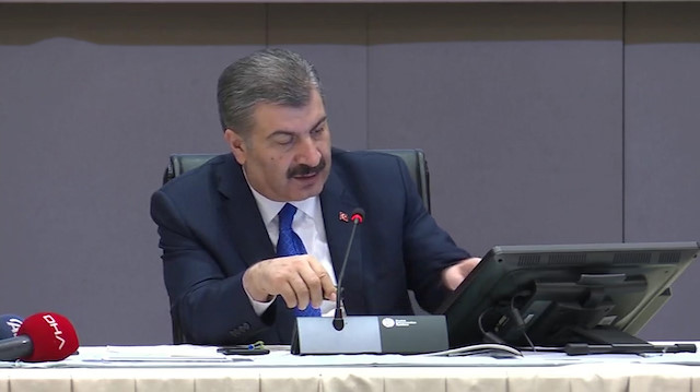 Bakan Koca: Hayatını kaybeden hastalarımızın yüzde 64'ünde en az bir kronik hastalık var